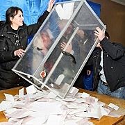 Голосування на проміжних виборах до Закарпатської обласної ради завершено