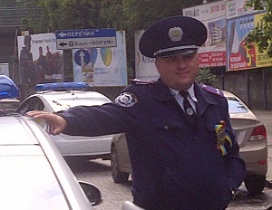 Керівник ужгородської автоінспекції сьогодні почепив георгіївську стрічку (ФОТО)