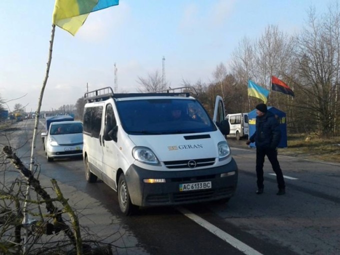 На Закарпатті "Свобода" блокує російські вантажівки на Верецькому перевалі і контролює два інші