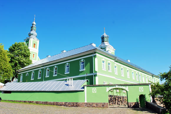 Сучасний вигляд історичних будівель Святомиколаївського монастиря