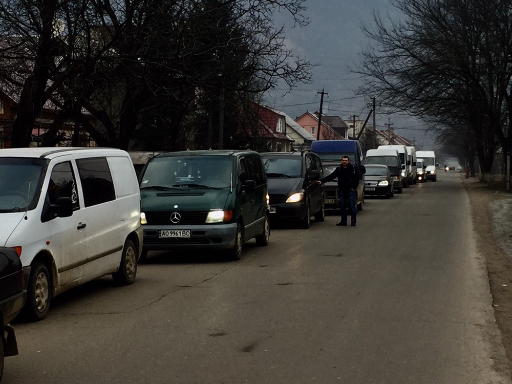 На Хустщині селяни мітингують: вимагають ремонту доріг