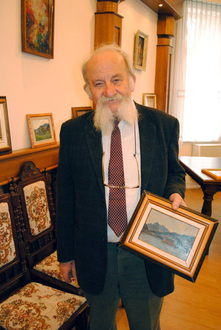 М. Мушинка з картиною „Пейзаж Осмолода”. Фото Євгена Бушинського