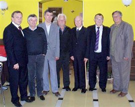 Степан Дьолог (в центрі) серед інших екс-керівників Ужгорода
