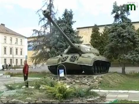 В Ужгороді попрощалися з танковим полком (ВІДЕО)