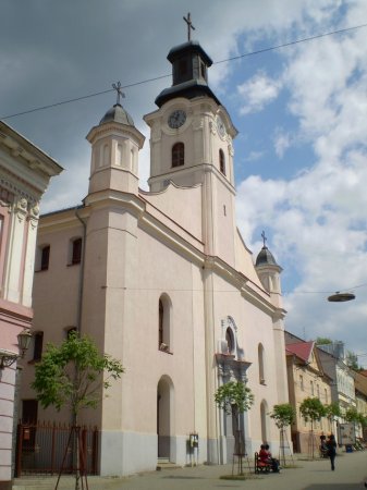 У римо-католицькій церкві Ужгорода безкоштовно годують і організовують концерти (ВІДЕО)