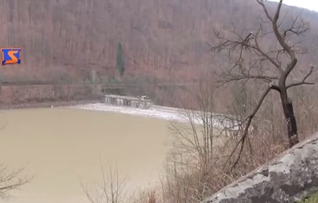 Вільшанське водосховище потопає у смітті (ВІДЕО)