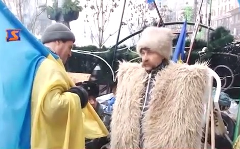 Закарпатці та козаки захищають барикади на Майдані (ВІДЕО)