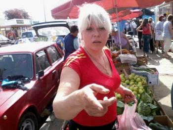 Наскільки безпечними є ранні овочі та фрукти на ринках Ужгорода?