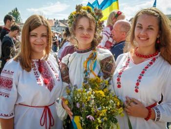 В Ужгороді відбудеться фестиваль традиційного народного костюму та вишивки Закарпаття «Невичерпність традиції»