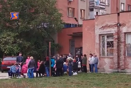 Мешканці ужгородського гуртожитку відстоювали своє право на житло (ВІДЕО)
