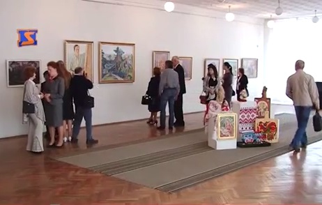 У Мукачівській галереї відкрили експозицію випускників гуманітарно-педагогічного коледжу (ВІДЕО) 