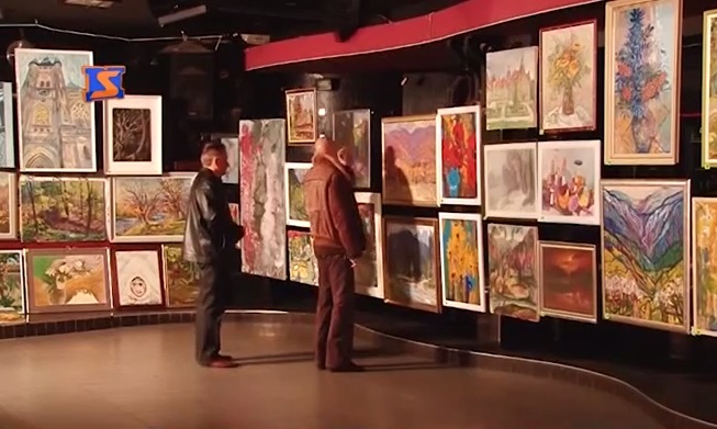 В Ужгороді відбулася чергова благодійна виставка-продаж картин закарпатських художників (ВІДЕО)