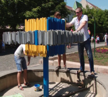 У Мукачеві старий радянський фонтан розфарбували в синьо-жовті кольори (ВІДЕО)