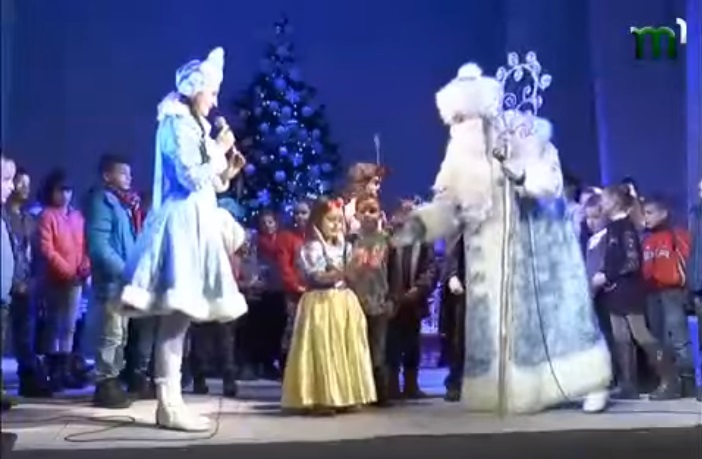 На Новий рік театр ляльок "Бавка" розважав дітей по всьому Закарпаттю (ВІДЕО)