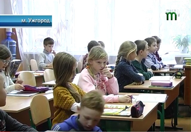 Телефон, планшет, здоров'я, мир та кошенятко просять закарпатські діти у Миколая (ВІДЕО)
