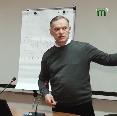 В Ужгороді політолог Тарас Возняк розповів про олігархів та боротьбу з корупцією (ВІДЕО)