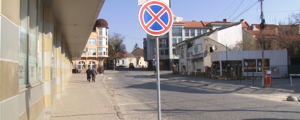Паркування на площі Фединця в Ужгороді поки залишиться безкоштовним (ВІДЕО)