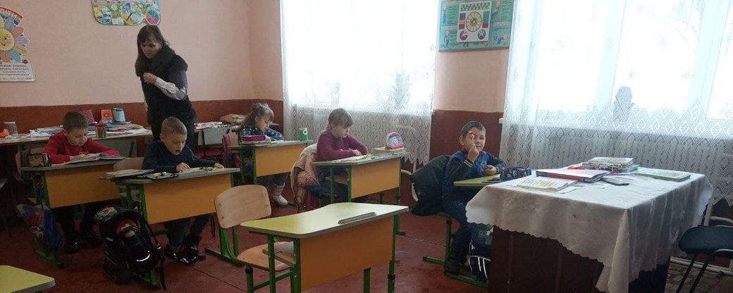 Через нестачу приміщень учні однієї зі шкіл Закарпаття займаються в колишній їдальні (ФОТО, ВІДЕО)