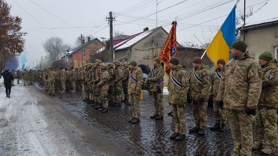 Бійці 128-ї гірсько-штурмової бригади пройшли урочистим маршем у Мукачеві (ФОТО, ВІДЕО) 