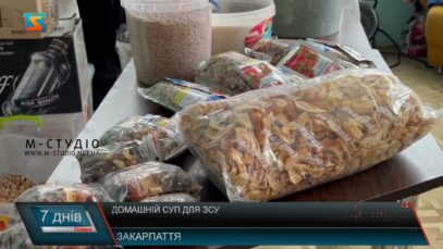 У Ясінях на Рахівщині волонтерки з весни готують домашні сухі супи та борщі для українських військових (ВІДЕО)