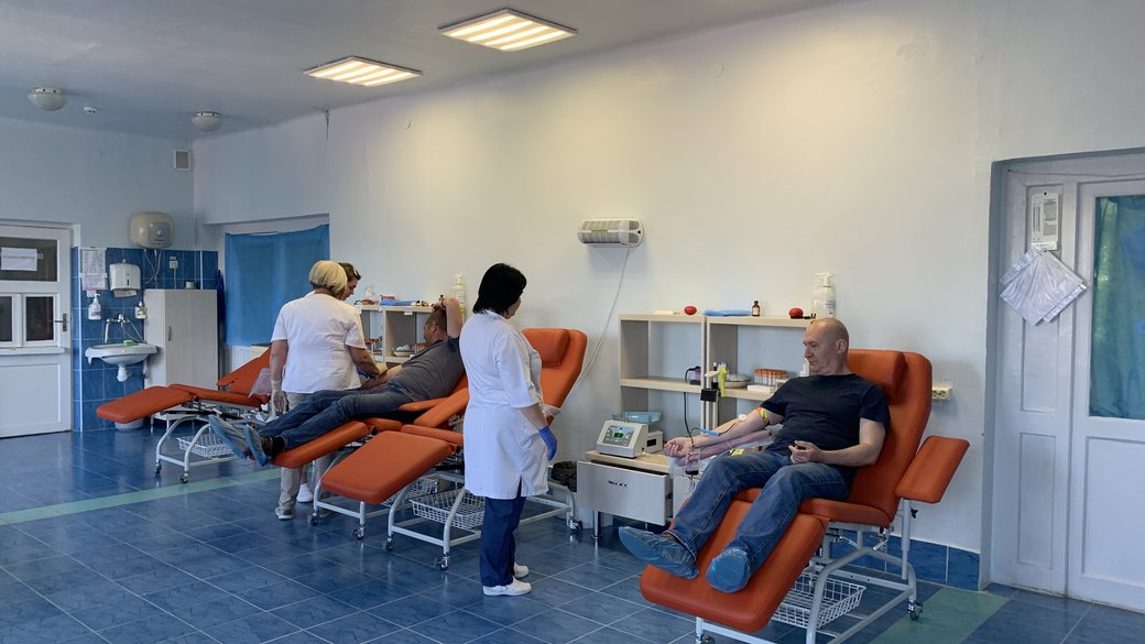 На Закарпатській обласній станції переливання крові триває місячник здачі крові (ФОТО, ВІДЕО)