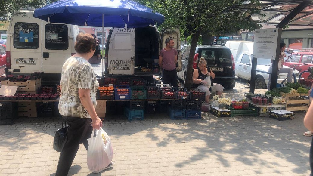 Стихійна торгівля: ситуація в Ужгороді (ФОТО, ВІДЕО)