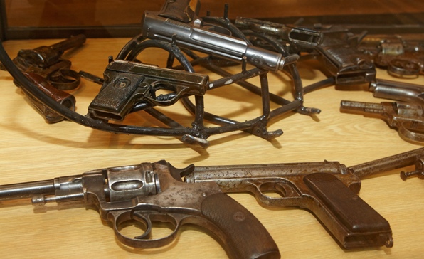 У Музеї зберігається ціла колекція зброї.