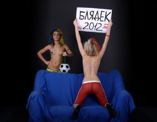 FEMEN устроили порно-протест талисманам Евро-2012. Фото 