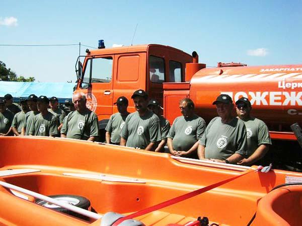 На Закарпатті церковна добровільна пожежна команда отримала автомобілі з Угорщини та Голандії (ФОТО)