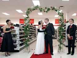 Американці одружилися у взуттєвому магазині 