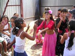 Московські волонтери виховують ромських дітей у літніх таборах на Закарпатті
