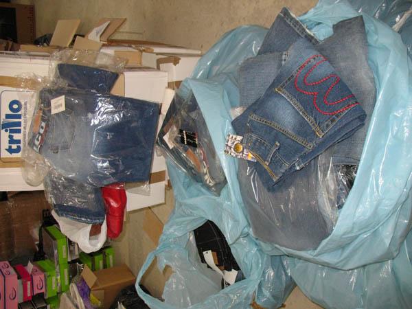 На Закарпатті конфіскували партію фірмових італійських джинсів (ФОТО)