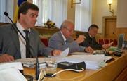 Закарпатські депутати ввели в президію представника БЮТ, підтримали "Турботою" постраждалих від повені і заопікувалися нафтопроводами