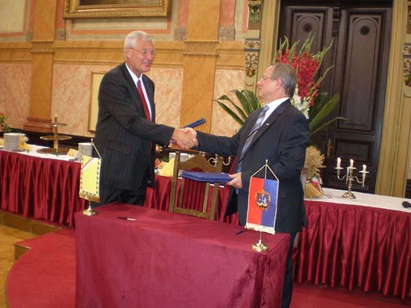 В угорському Егері мер Мукачева підписав договір про партнерство громад (ФОТО)