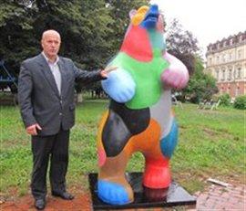 Ще одного бетонно-розмальованого ведмедя встановили на ужгородській площі Петефі (ВІДЕО)