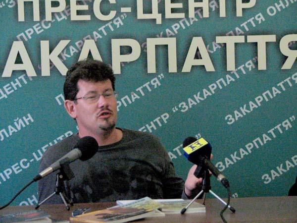 У прес-центрі «Закарпаття» білоруський поет Хадановіч вразив присутніх своєю білоруською мовою, гумором, інтелектом і ерудованістю (ФОТО)