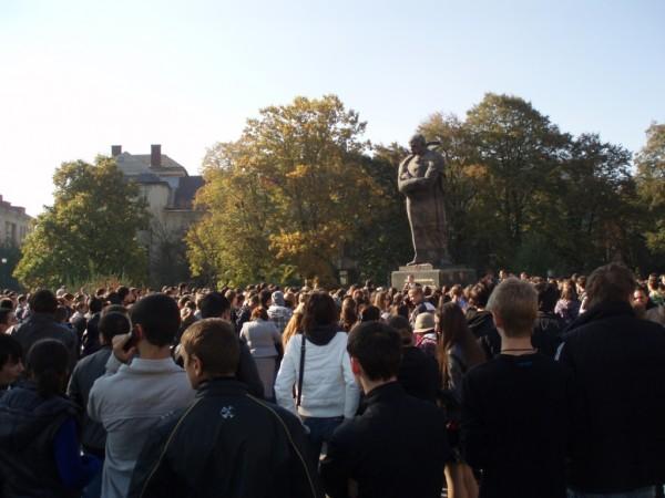 Ужгородські студенти долучились до всеукраїнської акції протесту проти постанови 796 (ФОТО)
