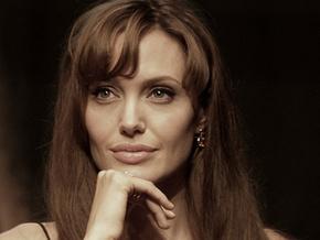 Джолі перенесла зйомки фільму про Боснію до Угорщини