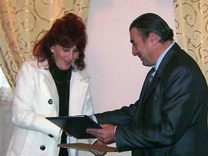 Жительку Синевирської Поляни нагородили грамотами двох міністерств