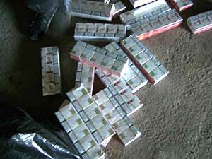 На Закарпатті затримали транзитний «Фольксваген», нашпигований контрабандними сигаретами