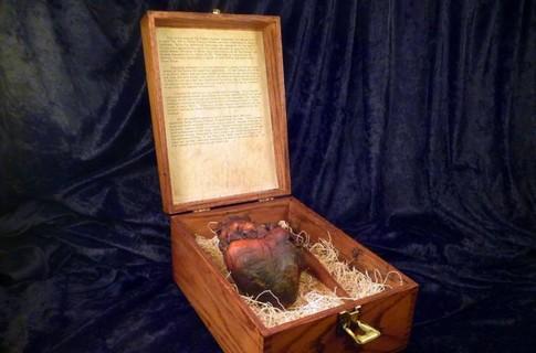 На eBay виставили муміфіковане серце вампіра