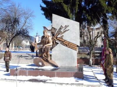У центрі Міжгір’я відкрито пам’ятник воїнам-афганцям (ФОТО)