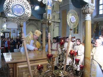 Владика Мілан освятив новий престол у храмі с. Олешник на Виноградівщині (ФОТО)