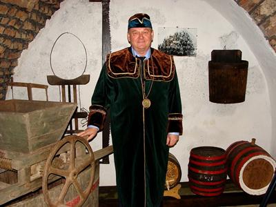У підвалах князя Бетлена відкрили музей виноробства 