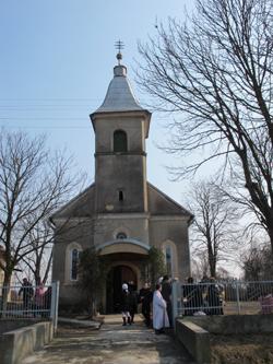 У Ратівцях на Ужгородщині після ремонту освятили церкву і парафіяльний будинок (ФОТО)