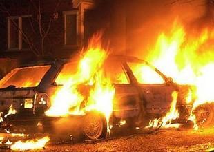 В Ужгороді в одному дворі разом спалили "Matiz" та "Lexus"