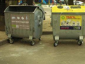 В Ужгороді злодії "полюють" на контейнери для сміття
