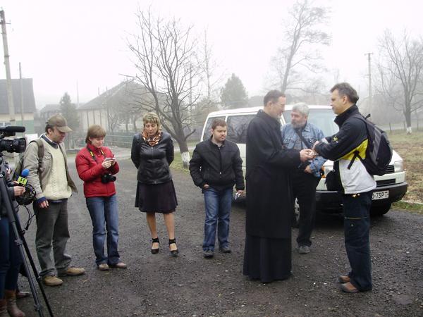Закарпатські журналісти з владикою Міланом відвідали церкви Турянської долини (ФОТО)