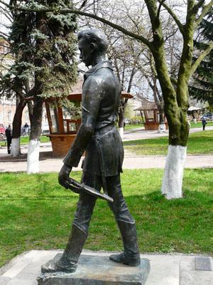В Ужгороді вандали відламали шаблю в пам'ятника Шандору Петефі (ФОТО)