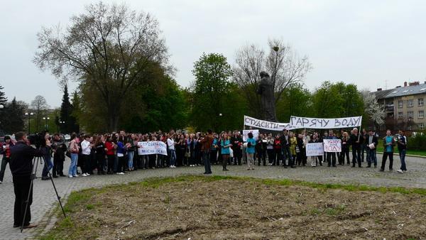 Мітингом біля Закарпатської ОДА студенти УжНУ добилися розгляду владою своїх проблем